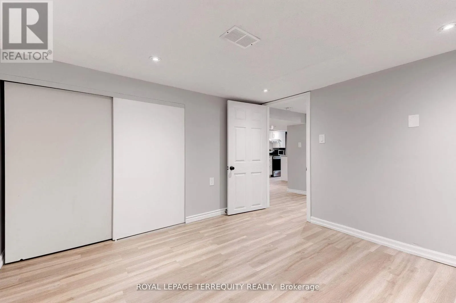 739 UPPER GAGE AVENUE