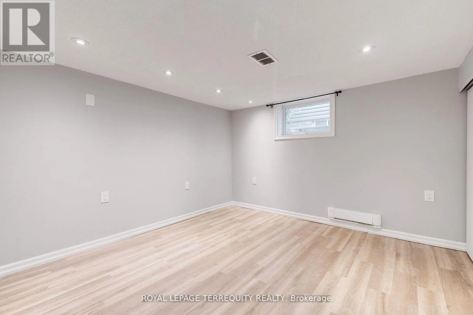 739 UPPER GAGE AVENUE