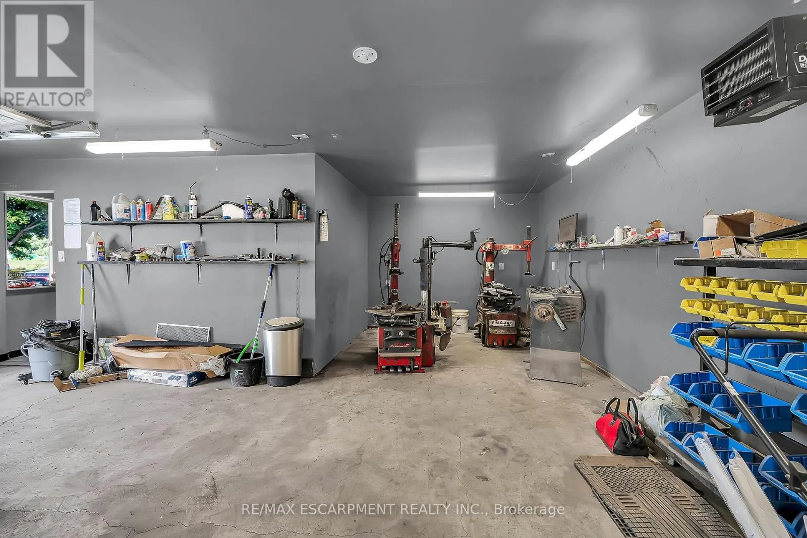2918 UPPER JAMES STREET
