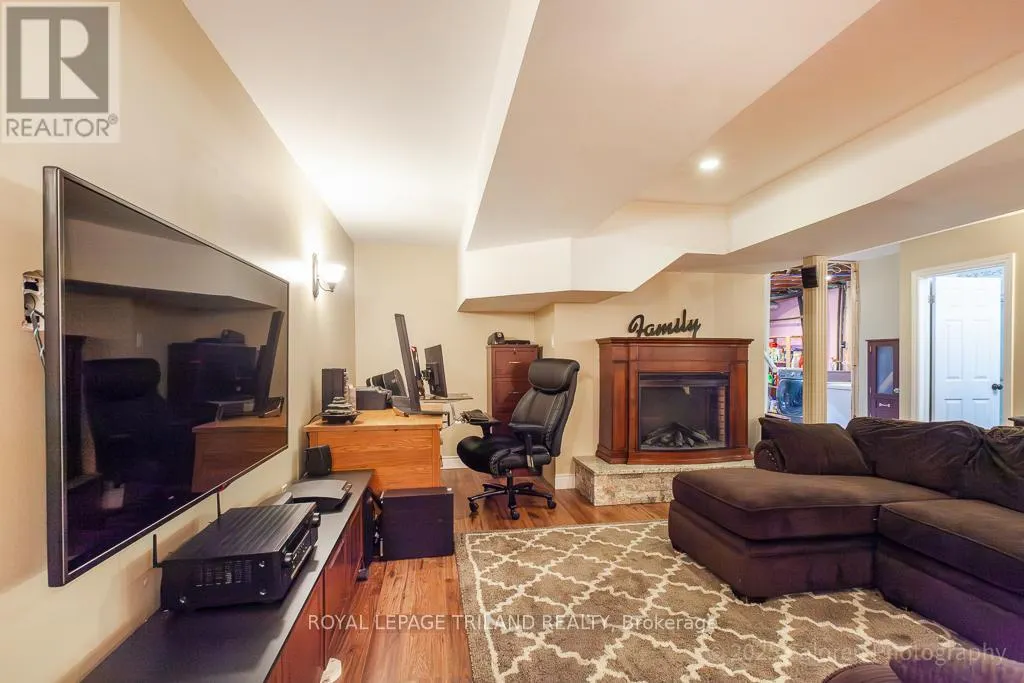 749 COMMISSIONERS ROAD W