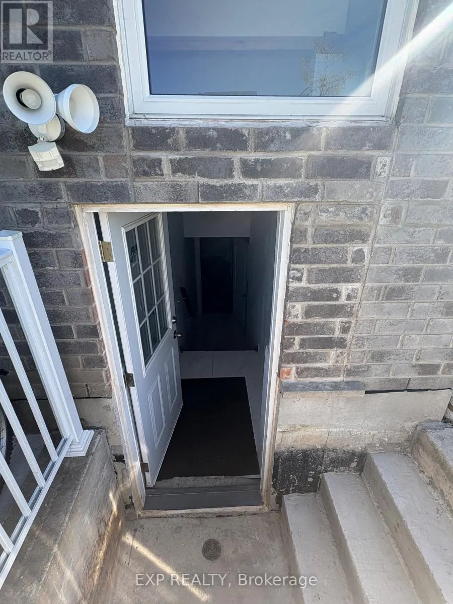 LOWER - 1445 DYER CRESCENT N, #Lower