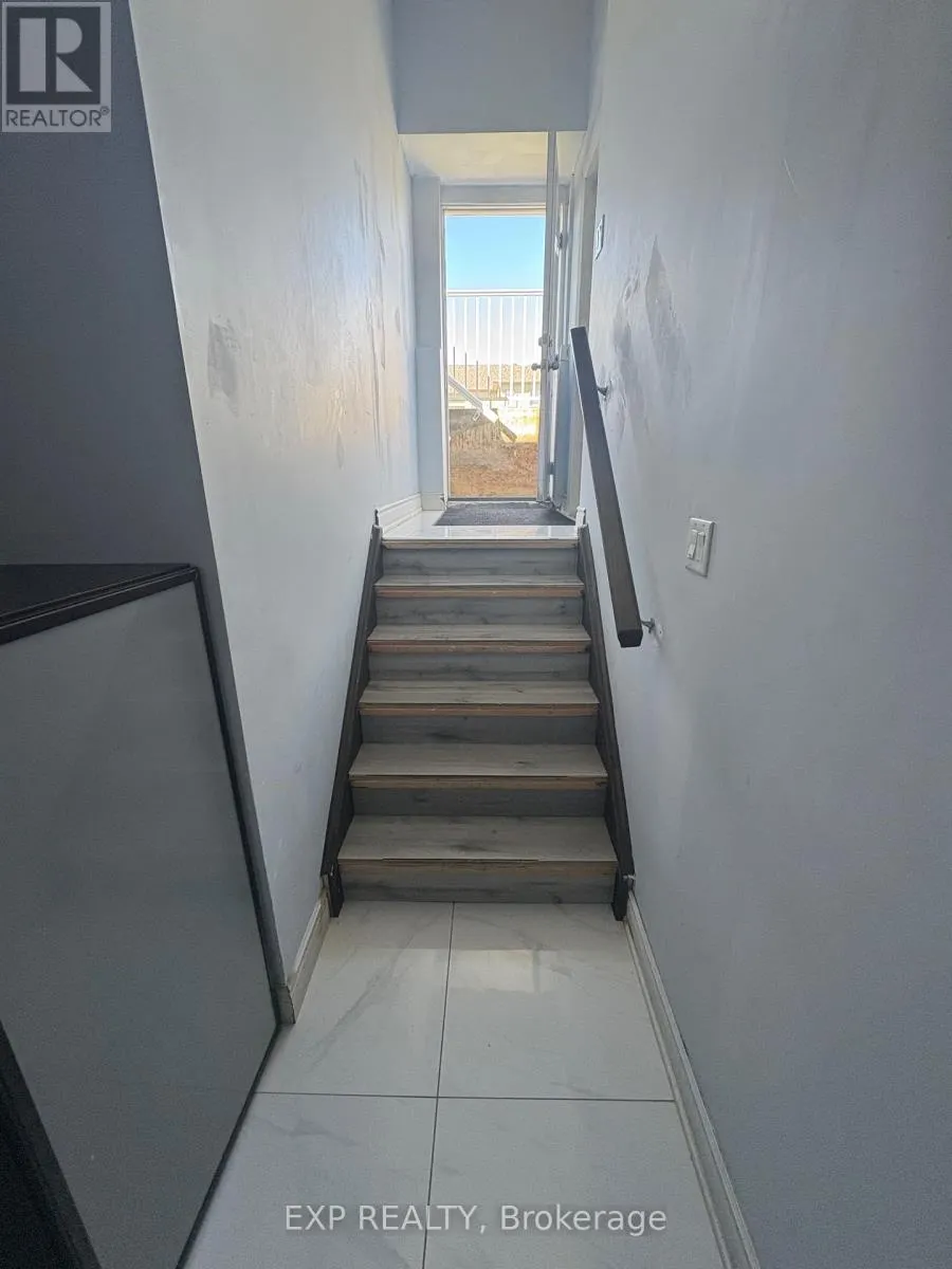 LOWER - 1445 DYER CRESCENT N, #Lower