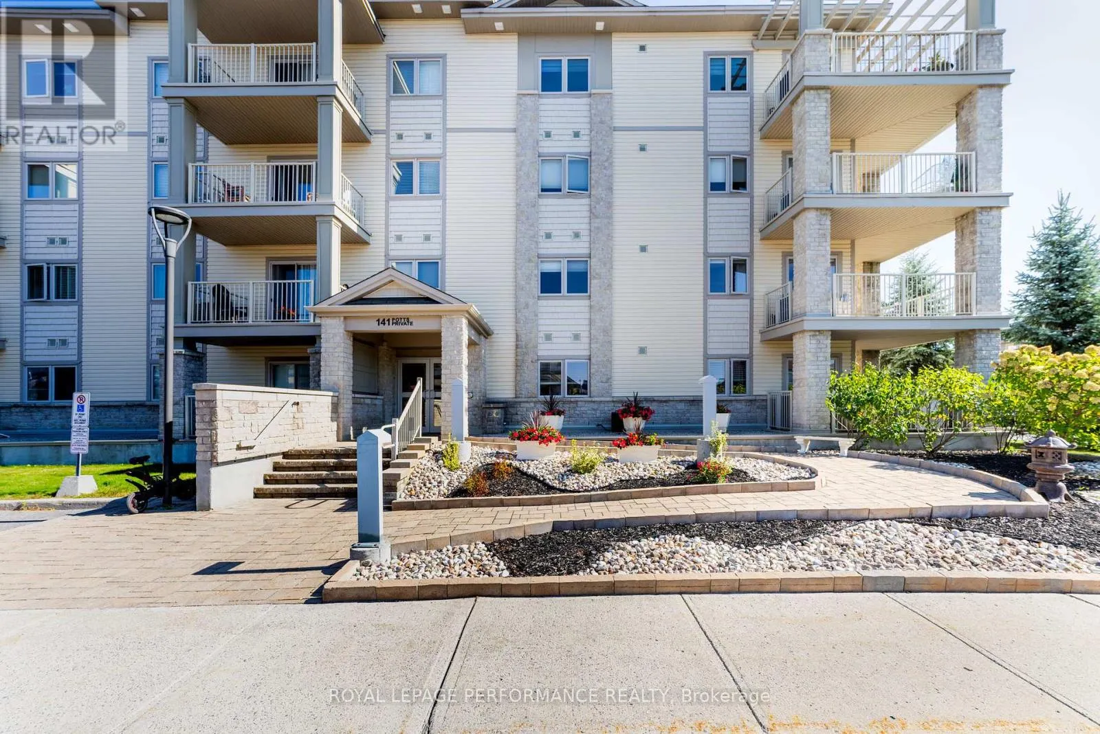 211 - 141 POTTS PRIVATE