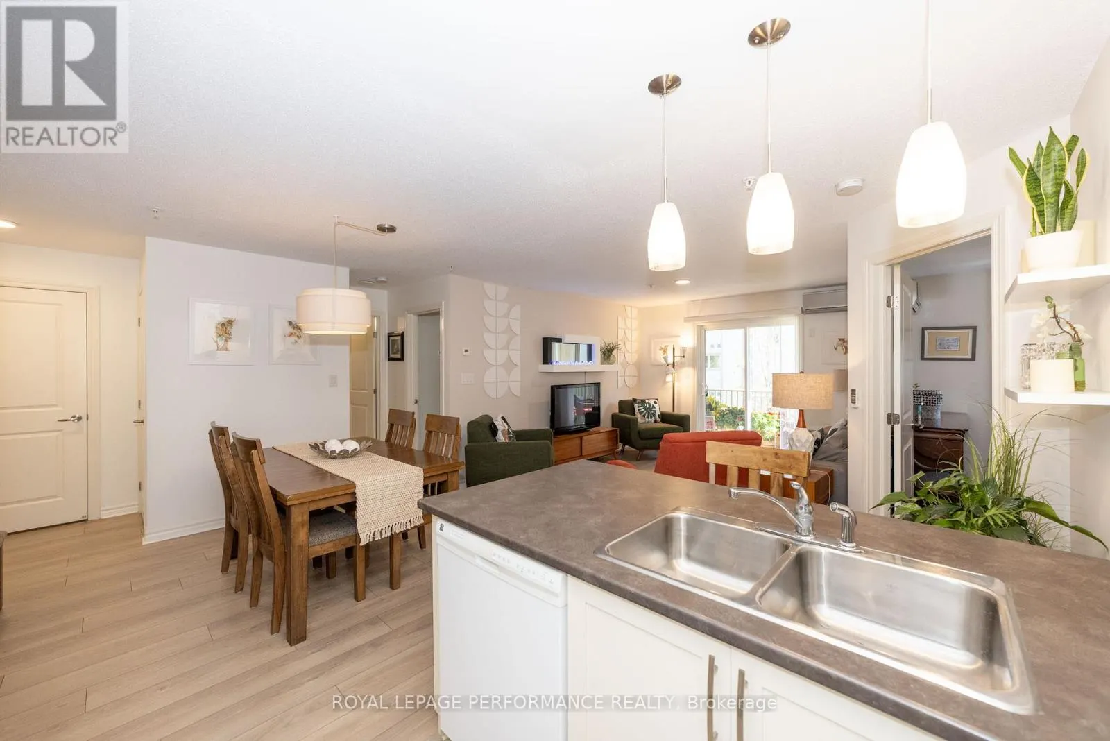 211 - 141 POTTS PRIVATE