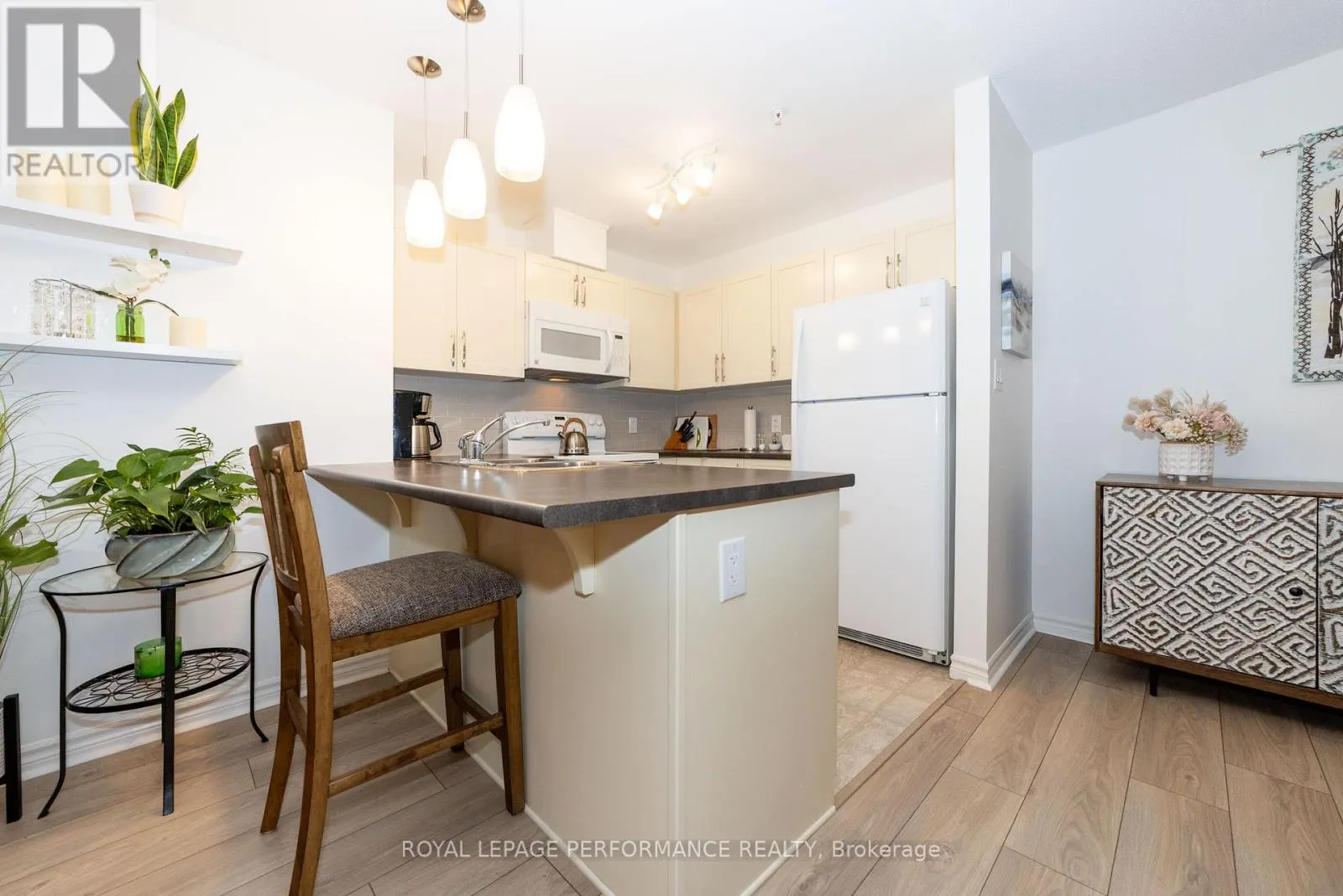 211 - 141 POTTS PRIVATE
