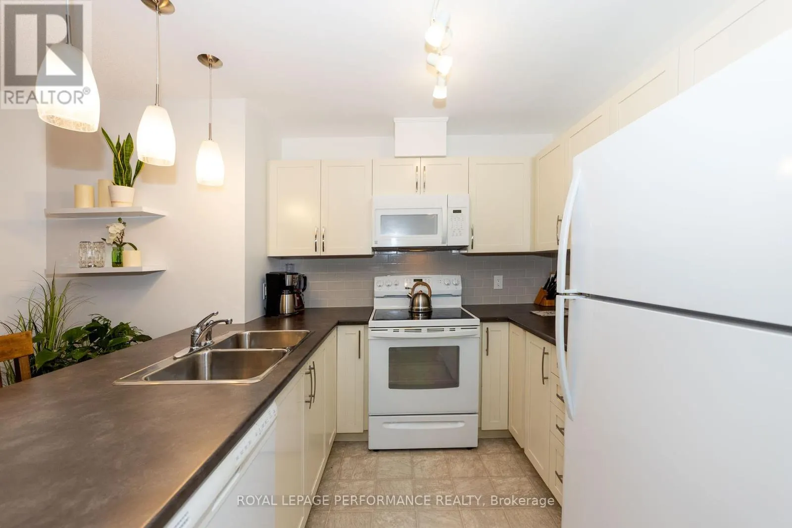 211 - 141 POTTS PRIVATE