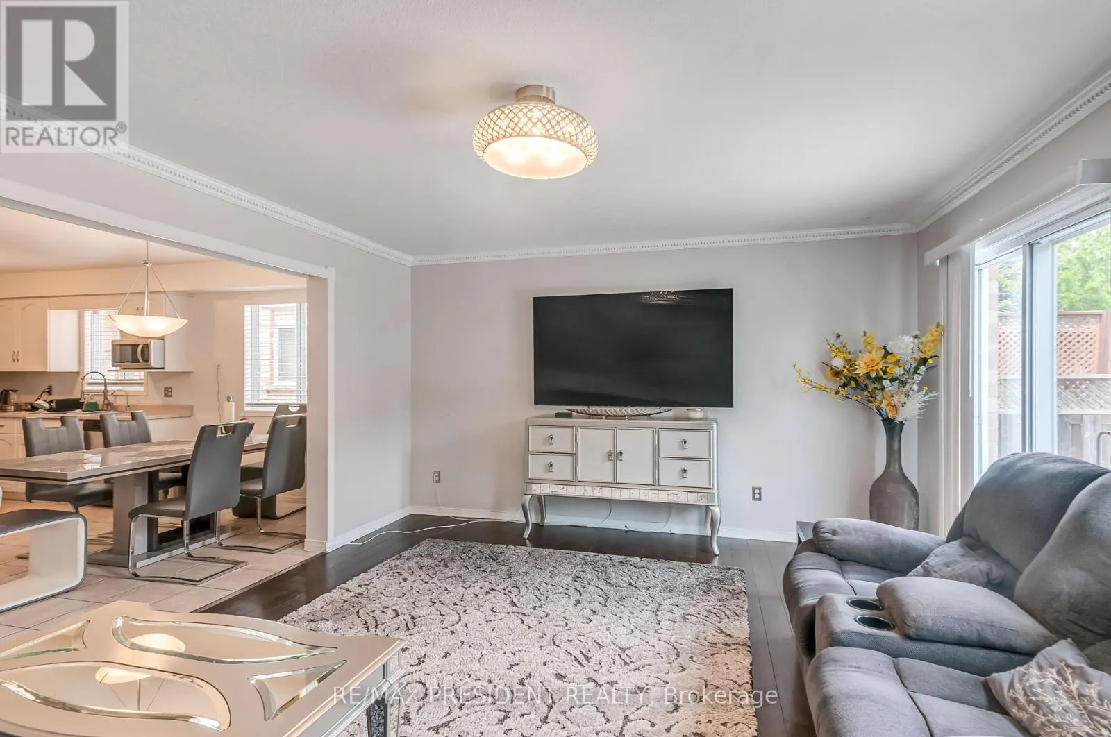 31 CHESTER DRIVE N