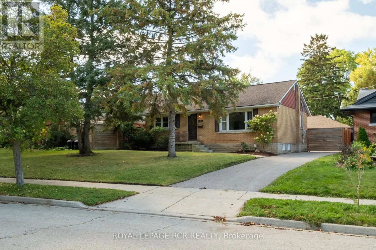 85 ELLIS CRESCENT S