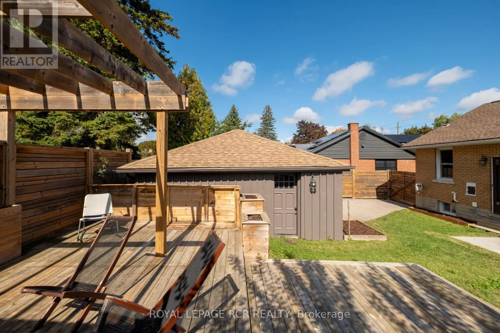 85 ELLIS CRESCENT S