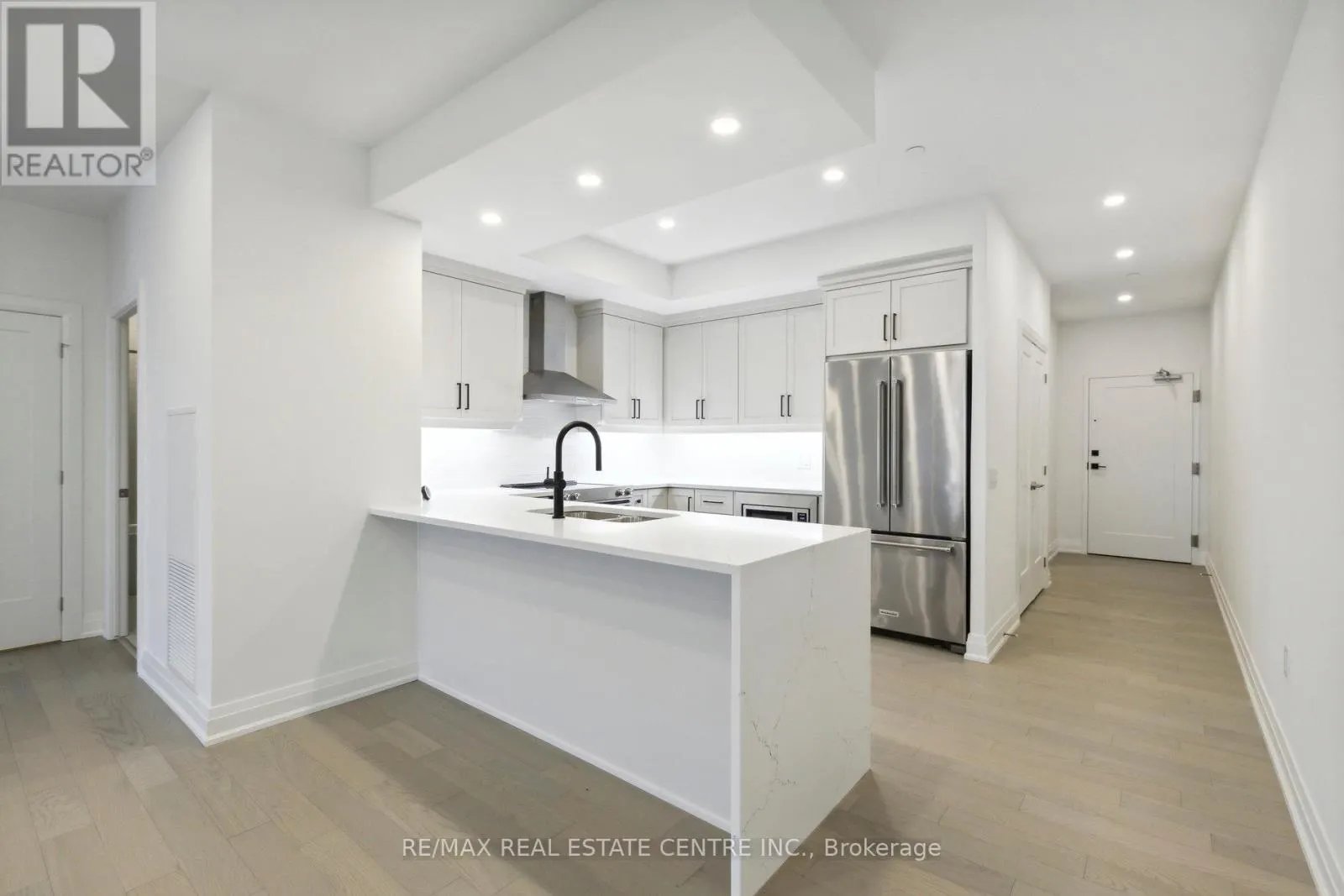 602 - 71 WYNDHAM STREET S