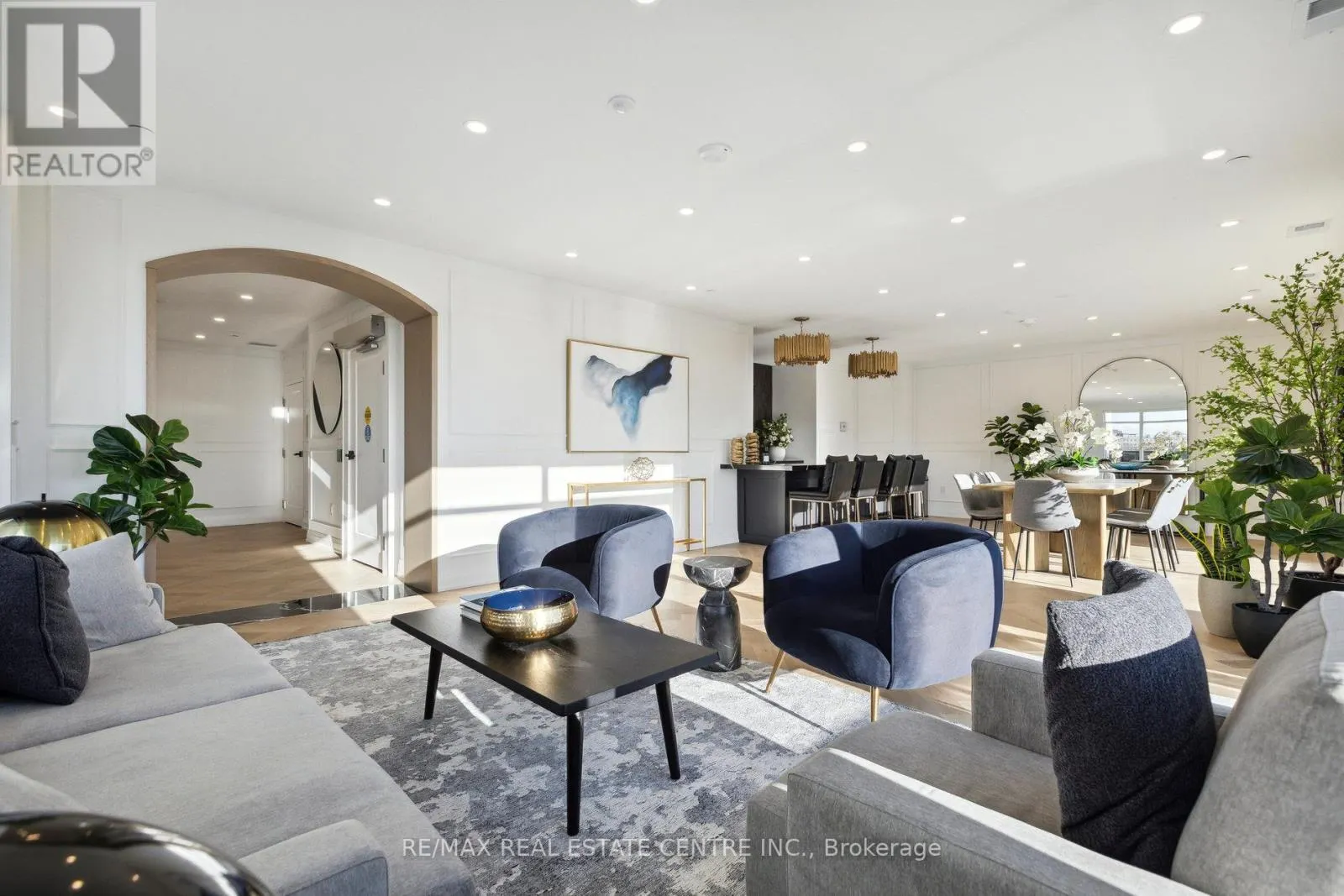 602 - 71 WYNDHAM STREET S