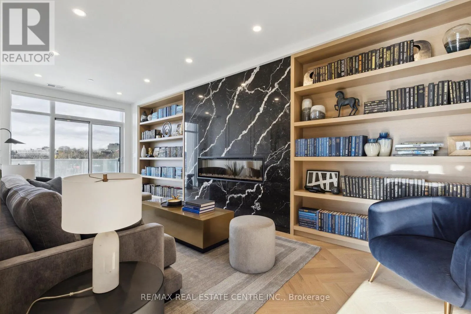 602 - 71 WYNDHAM STREET S