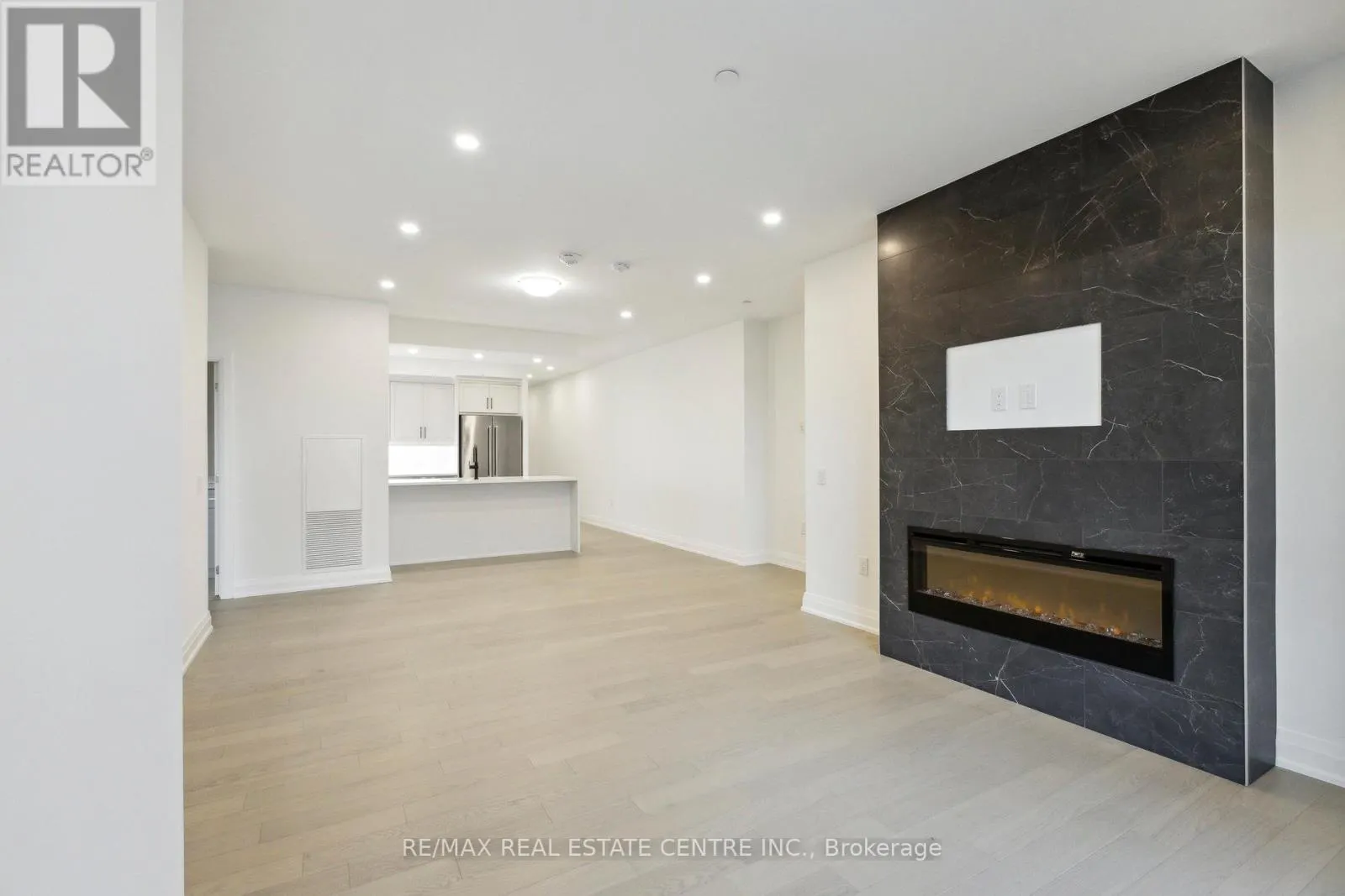 602 - 71 WYNDHAM STREET S