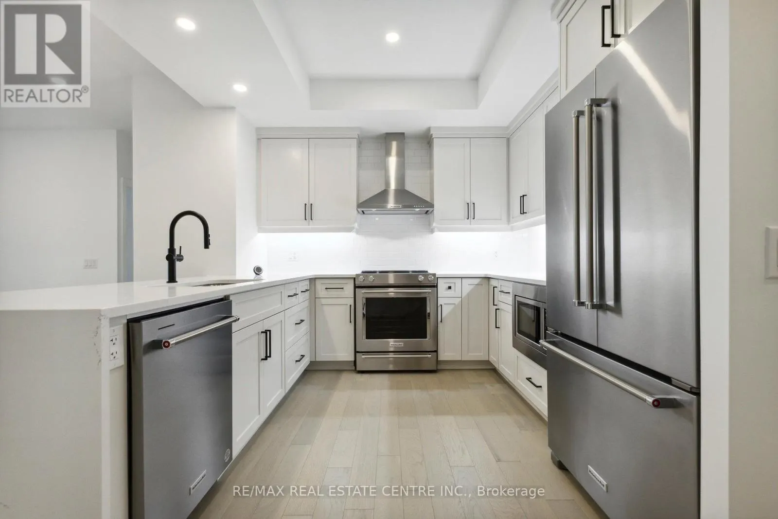 602 - 71 WYNDHAM STREET S