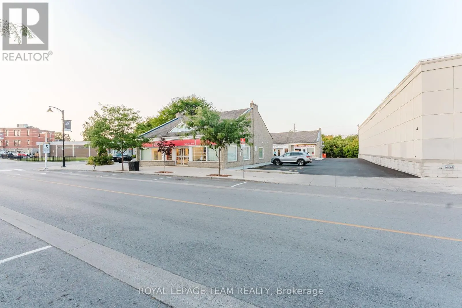 UNIT 7 - 75 ELGIN STREET W