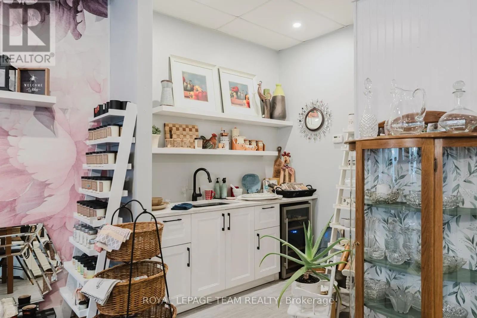 UNIT 7 - 75 ELGIN STREET W