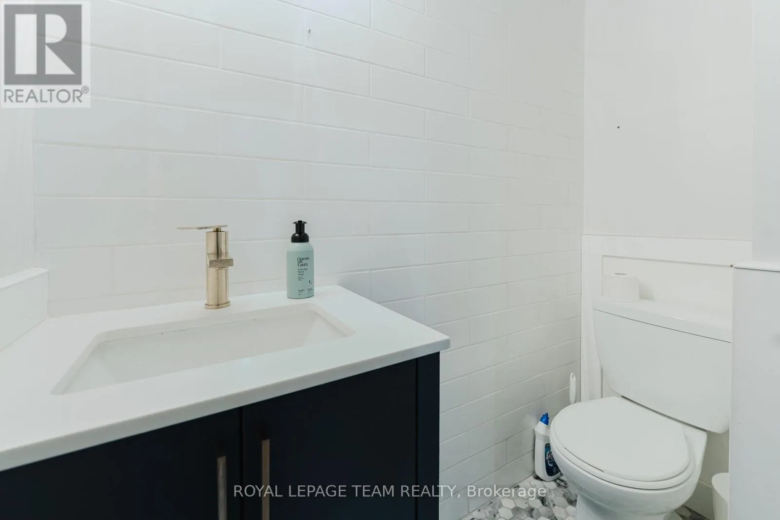 UNIT 7 - 75 ELGIN STREET W