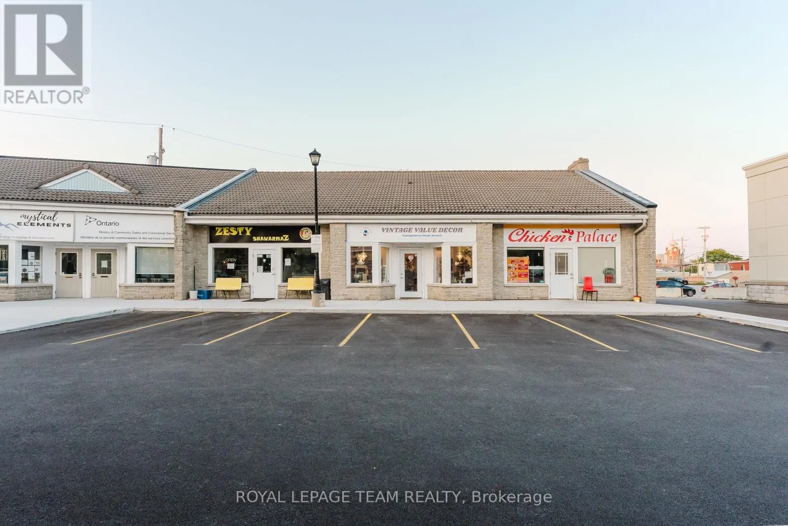 UNIT 7 - 75 ELGIN STREET W