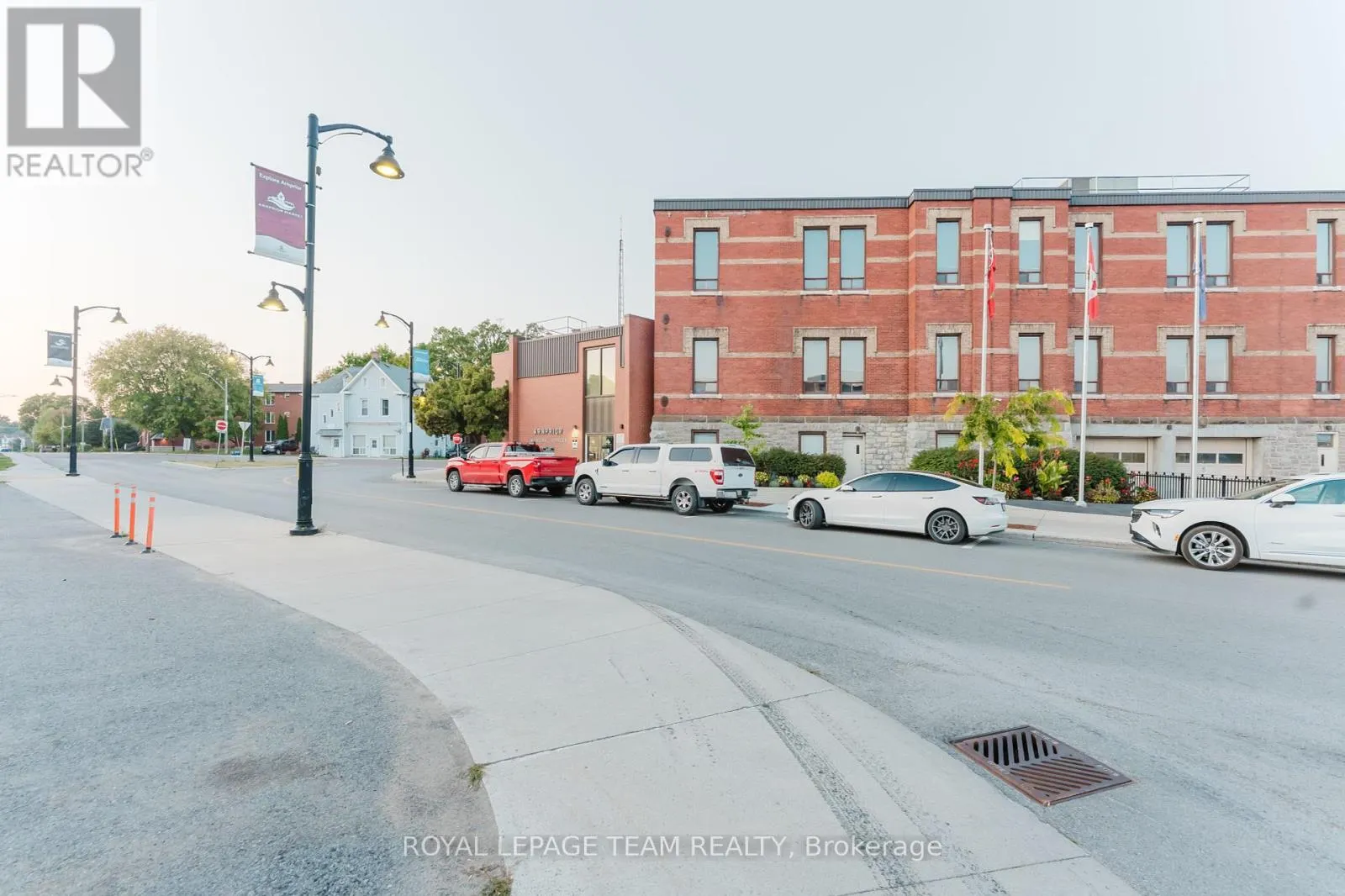 UNIT 3 - 104 ELGIN STREET W