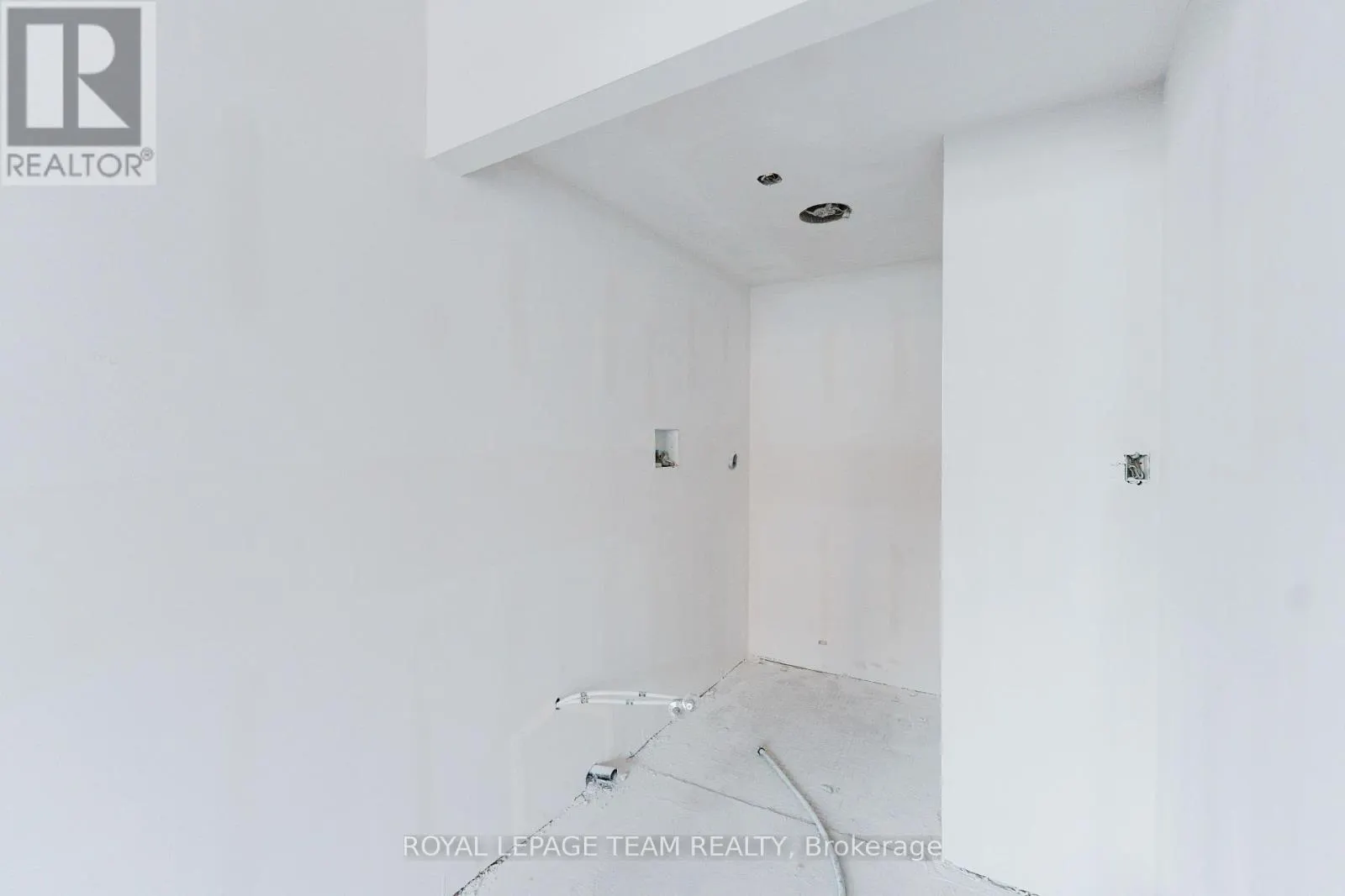 UNIT 3 - 104 ELGIN STREET W