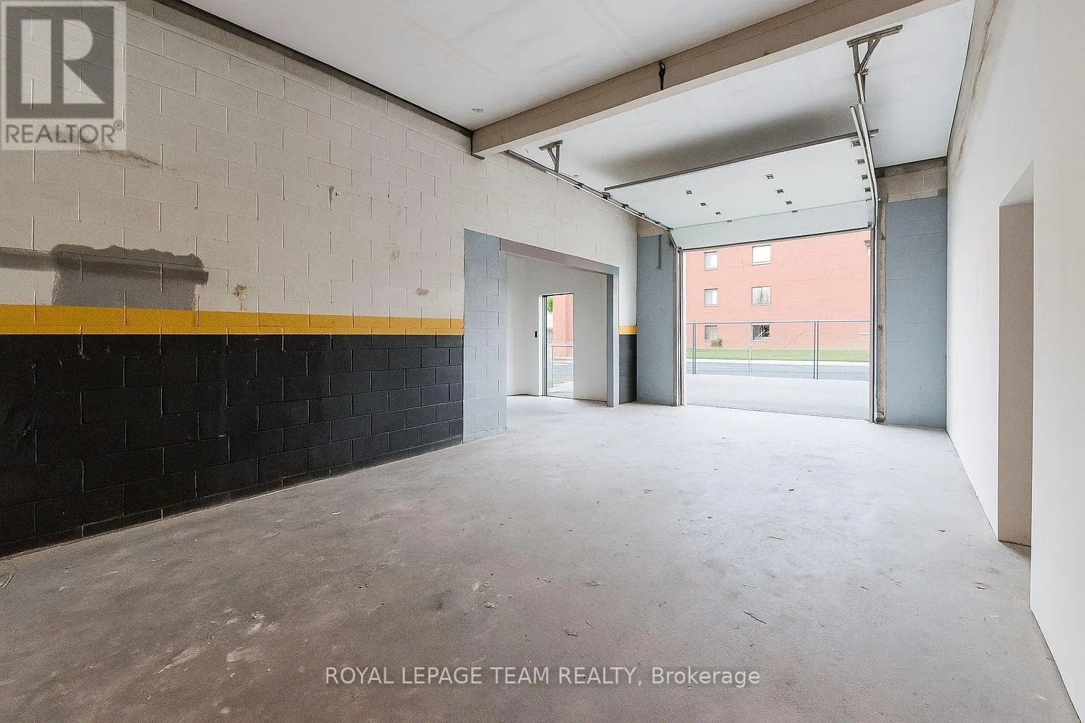 UNIT 3 - 104 ELGIN STREET W