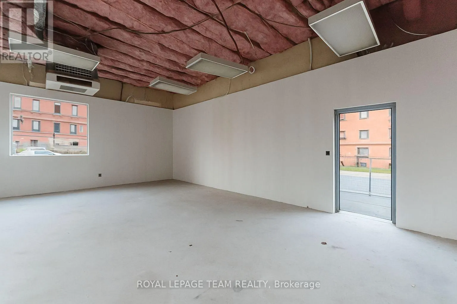 UNIT 3 - 104 ELGIN STREET W
