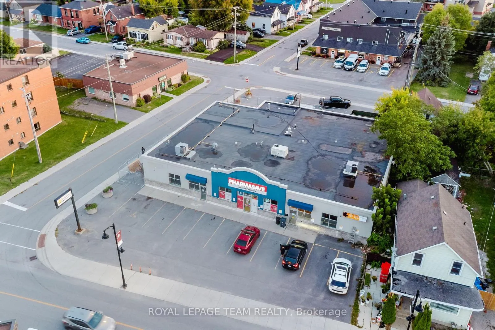 UNIT 3 - 104 ELGIN STREET W