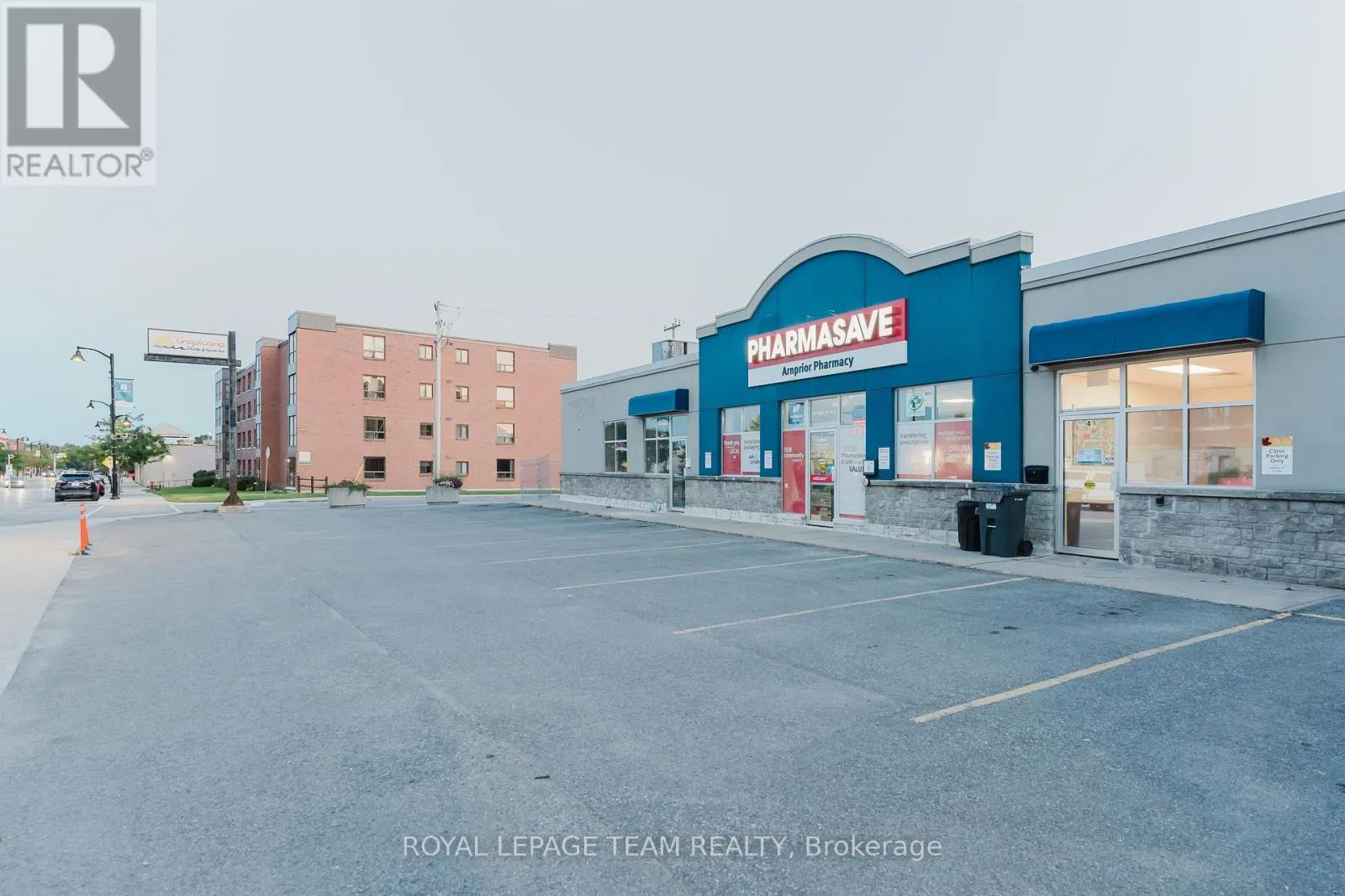 UNIT 3 - 104 ELGIN STREET W