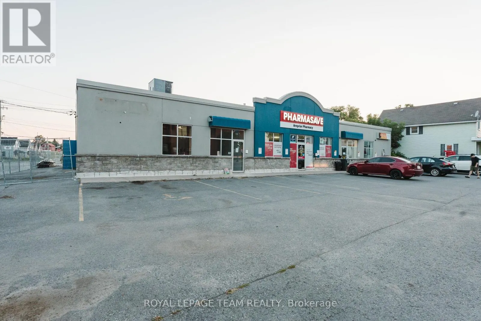 UNIT 3 - 104 ELGIN STREET W