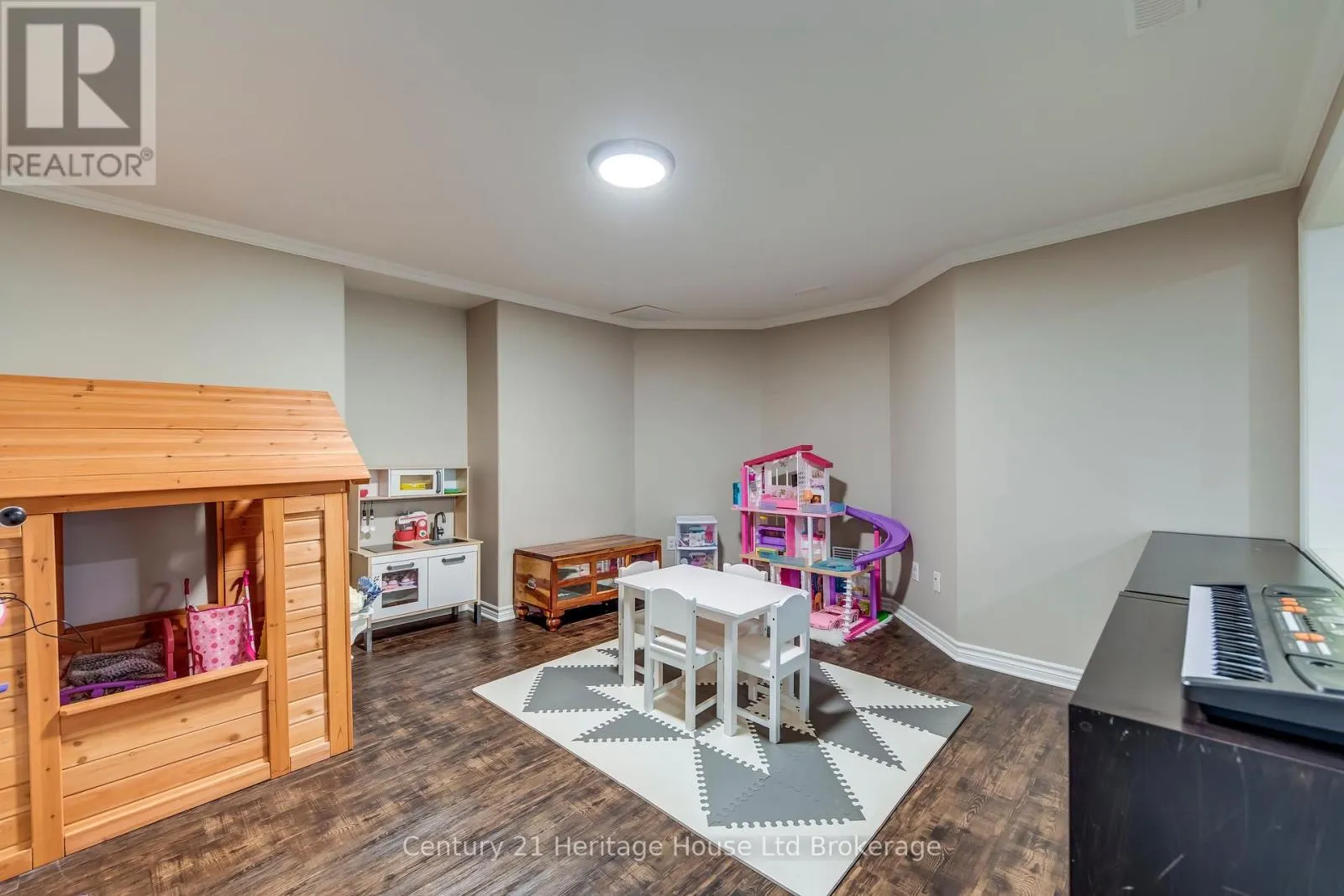 16 SWEETMAN DRIVE