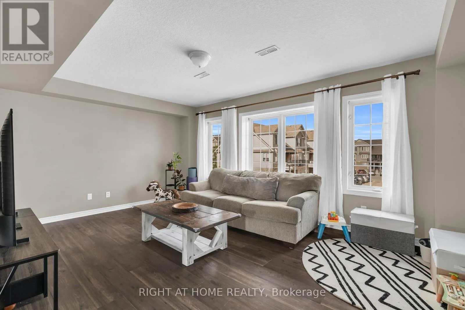 B - 630 WOODLAWN ROAD E