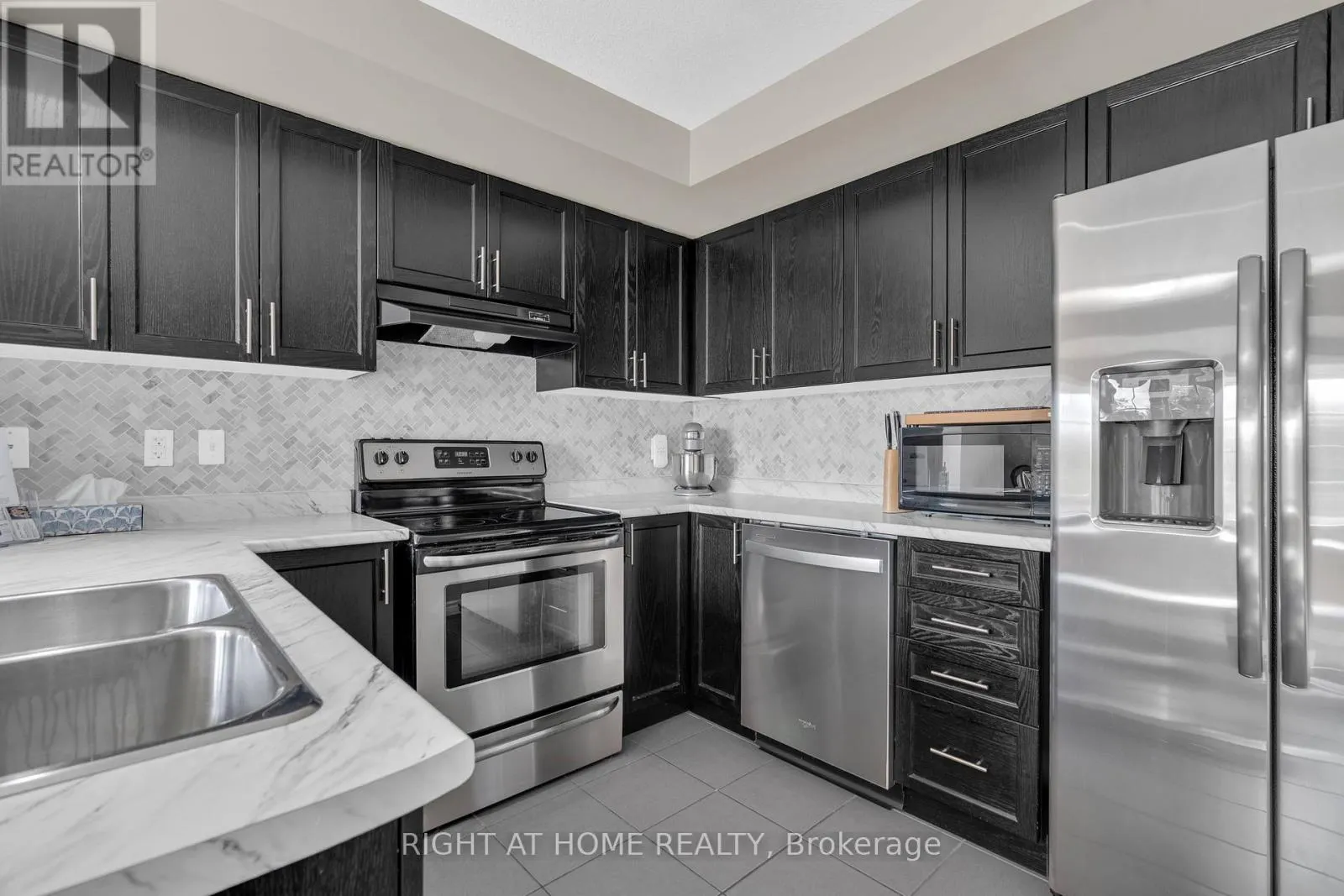 B - 630 WOODLAWN ROAD E
