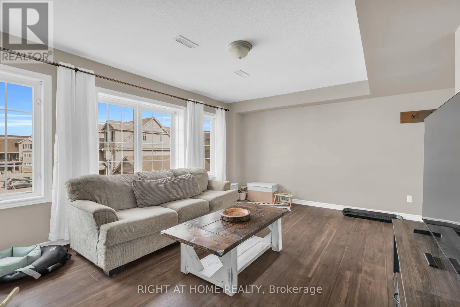 B - 630 WOODLAWN ROAD E