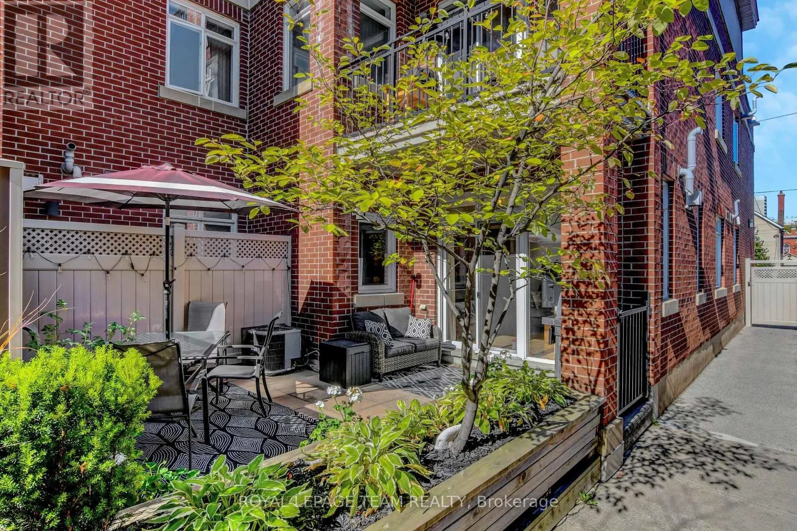102 - 400 MCLEOD STREET