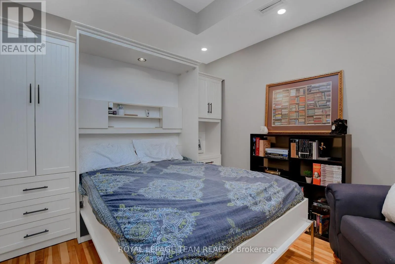 102 - 400 MCLEOD STREET