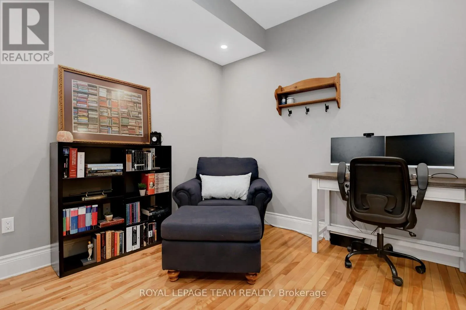 102 - 400 MCLEOD STREET