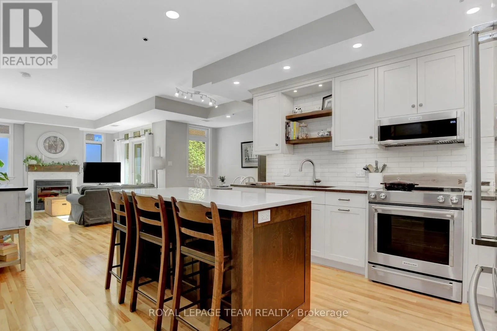 102 - 400 MCLEOD STREET