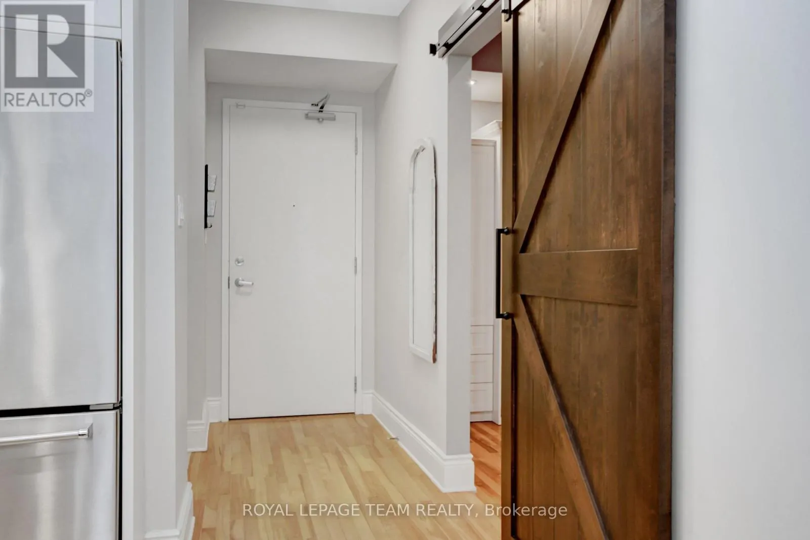 102 - 400 MCLEOD STREET