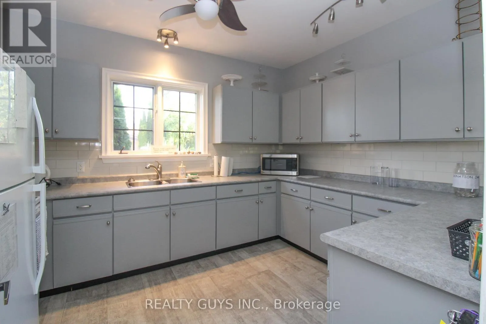 #4 - 200 EAST STREET S, ##4