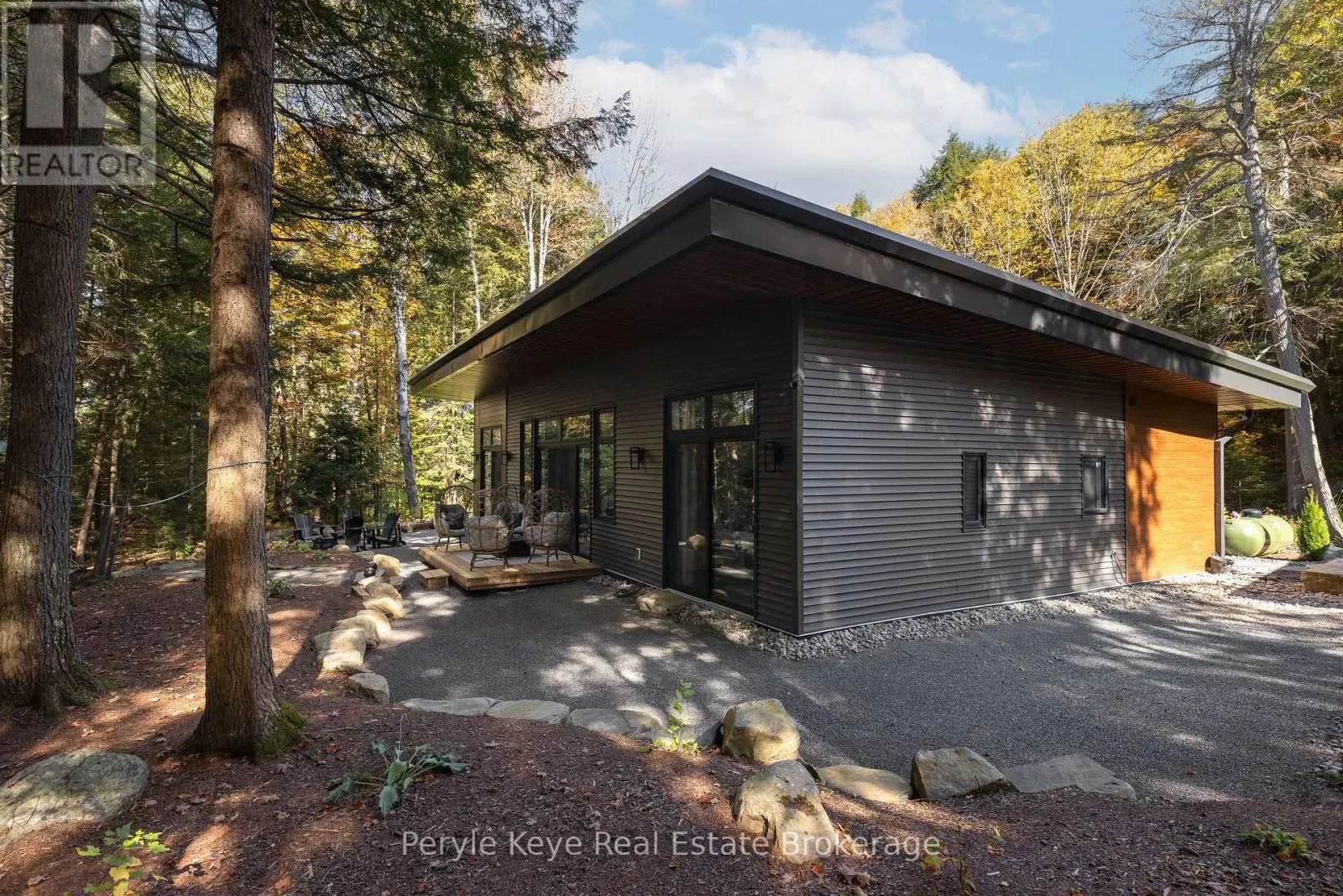 1-1387 OXBOW LAKE ROAD