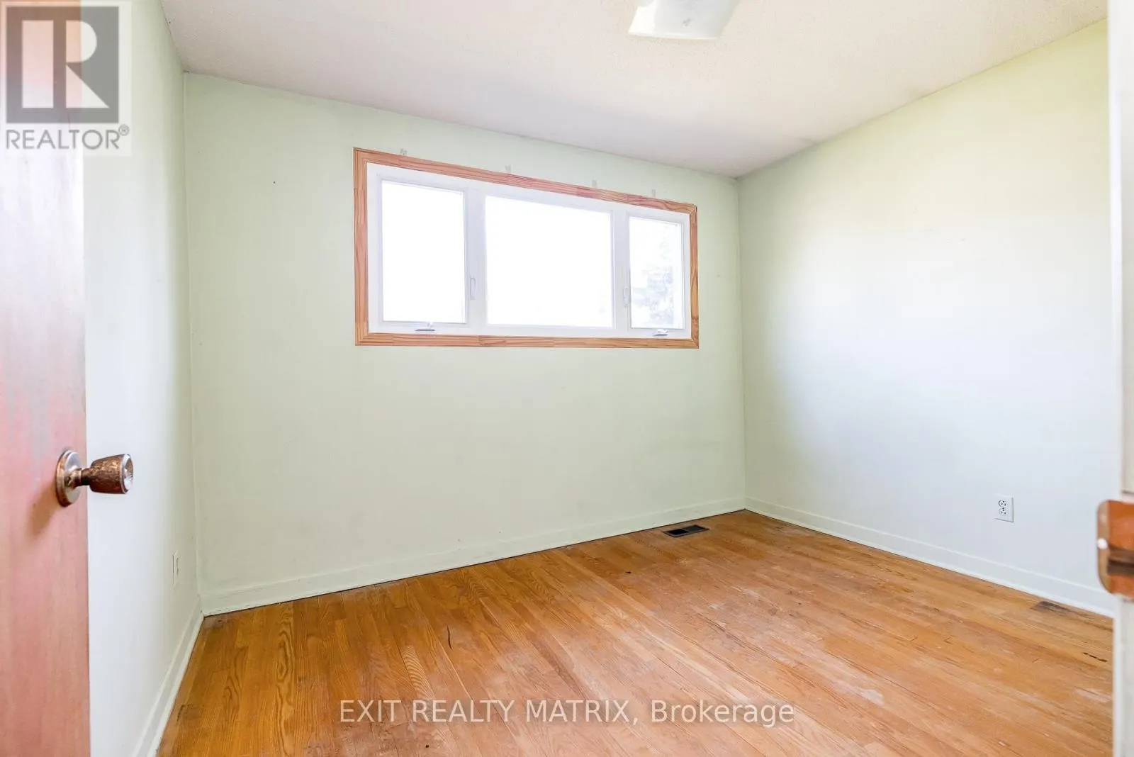 8 BRIAN CRESCENT