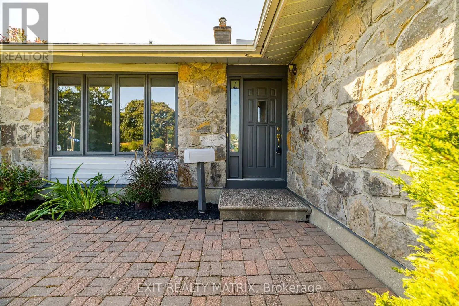 8 BRIAN CRESCENT