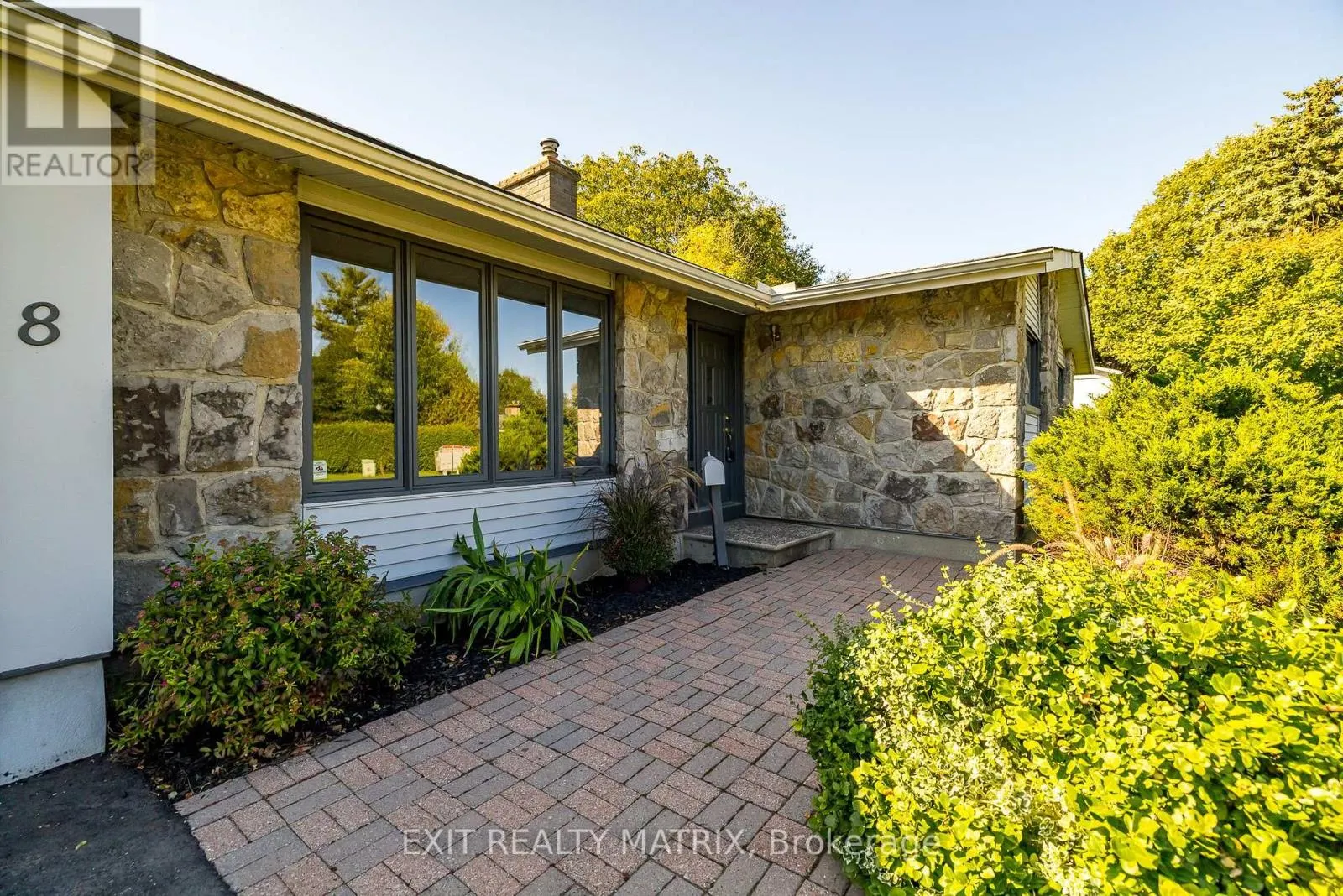 8 BRIAN CRESCENT