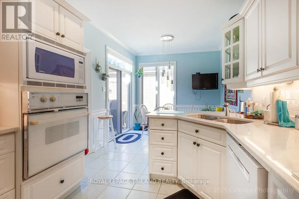 23 - 1040 RIVERSIDE DRIVE, #23