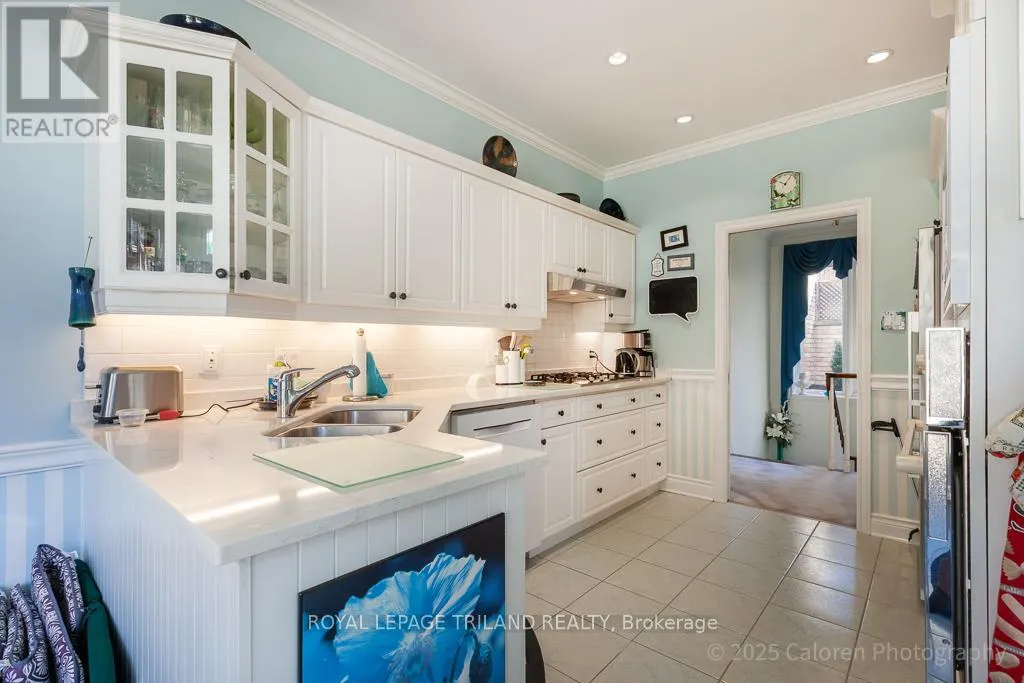 23 - 1040 RIVERSIDE DRIVE, #23