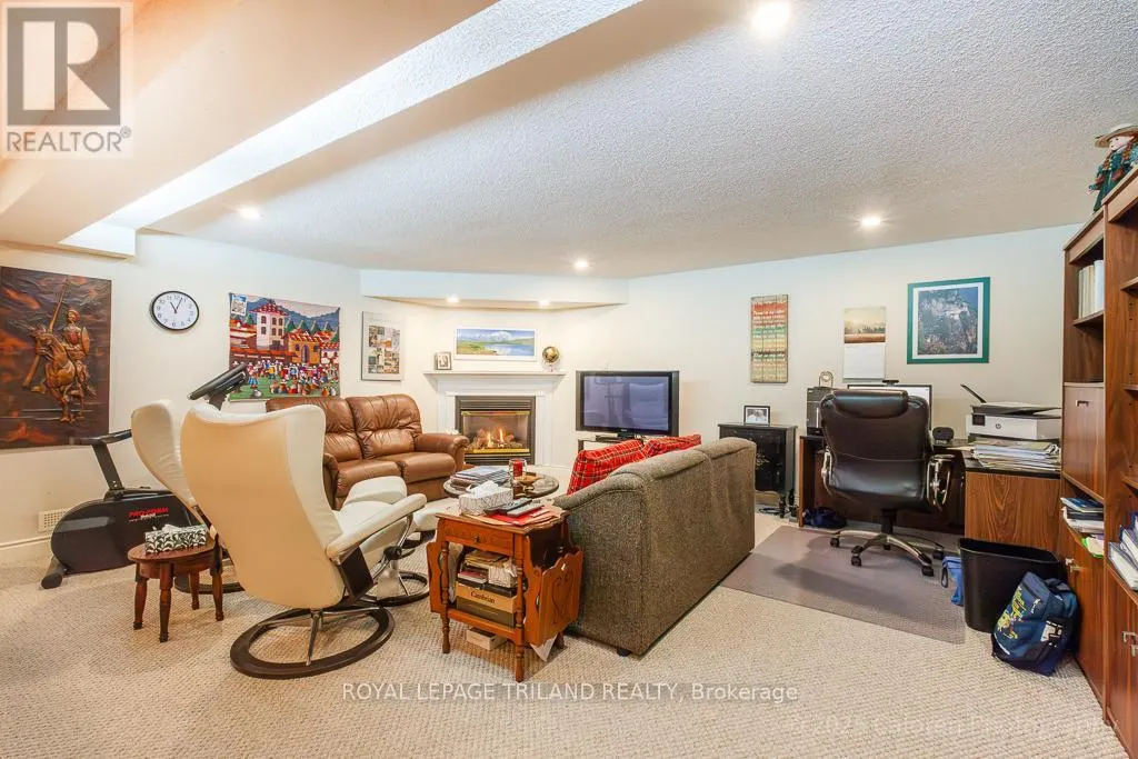 23 - 1040 RIVERSIDE DRIVE, #23