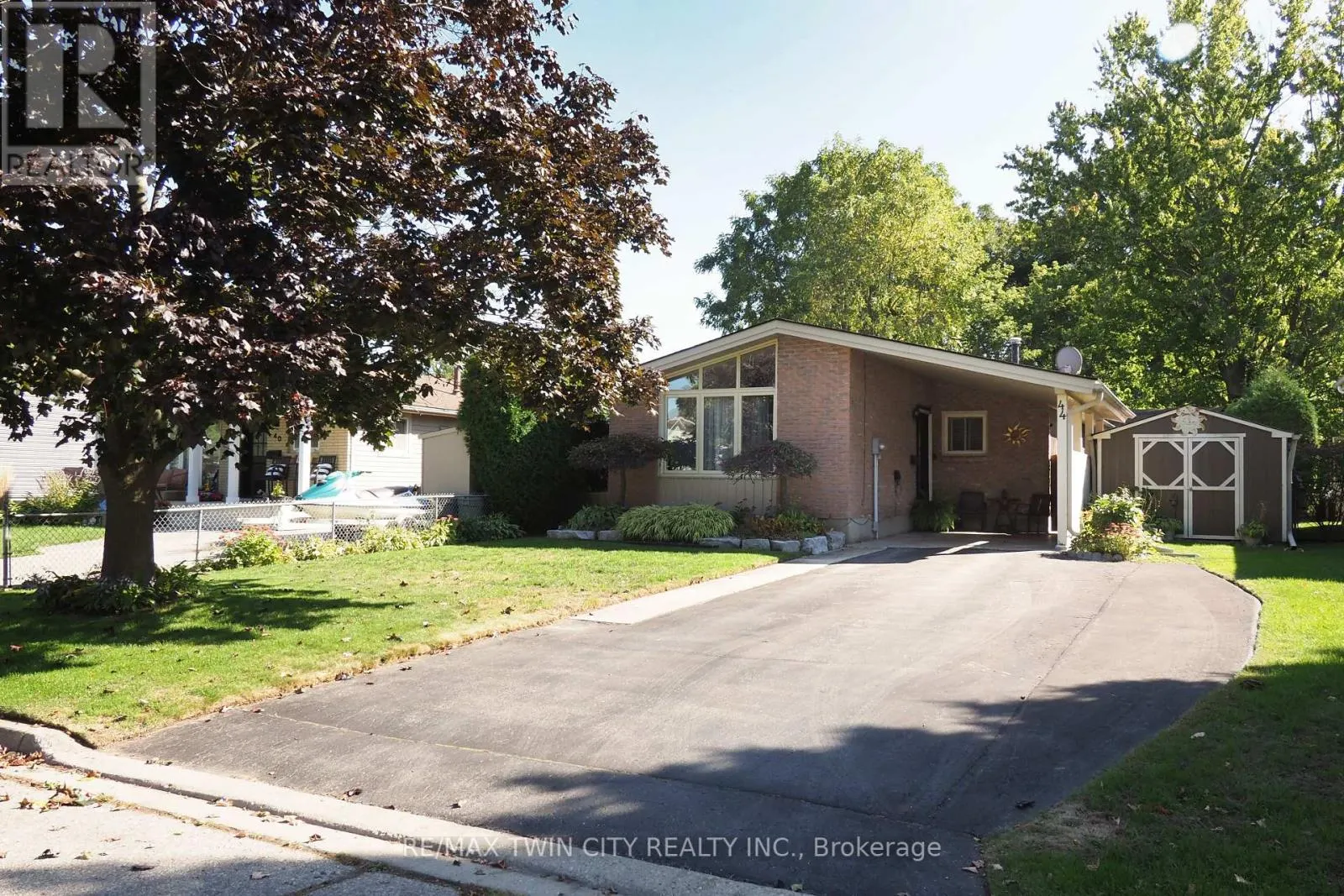 44 MILTON AVENUE W