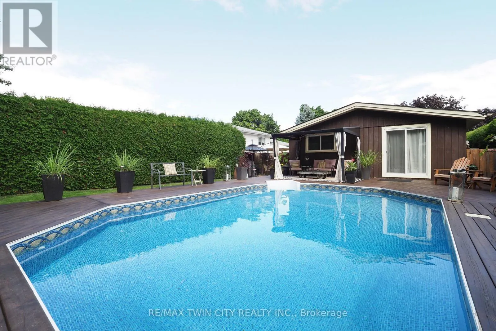 44 MILTON AVENUE W