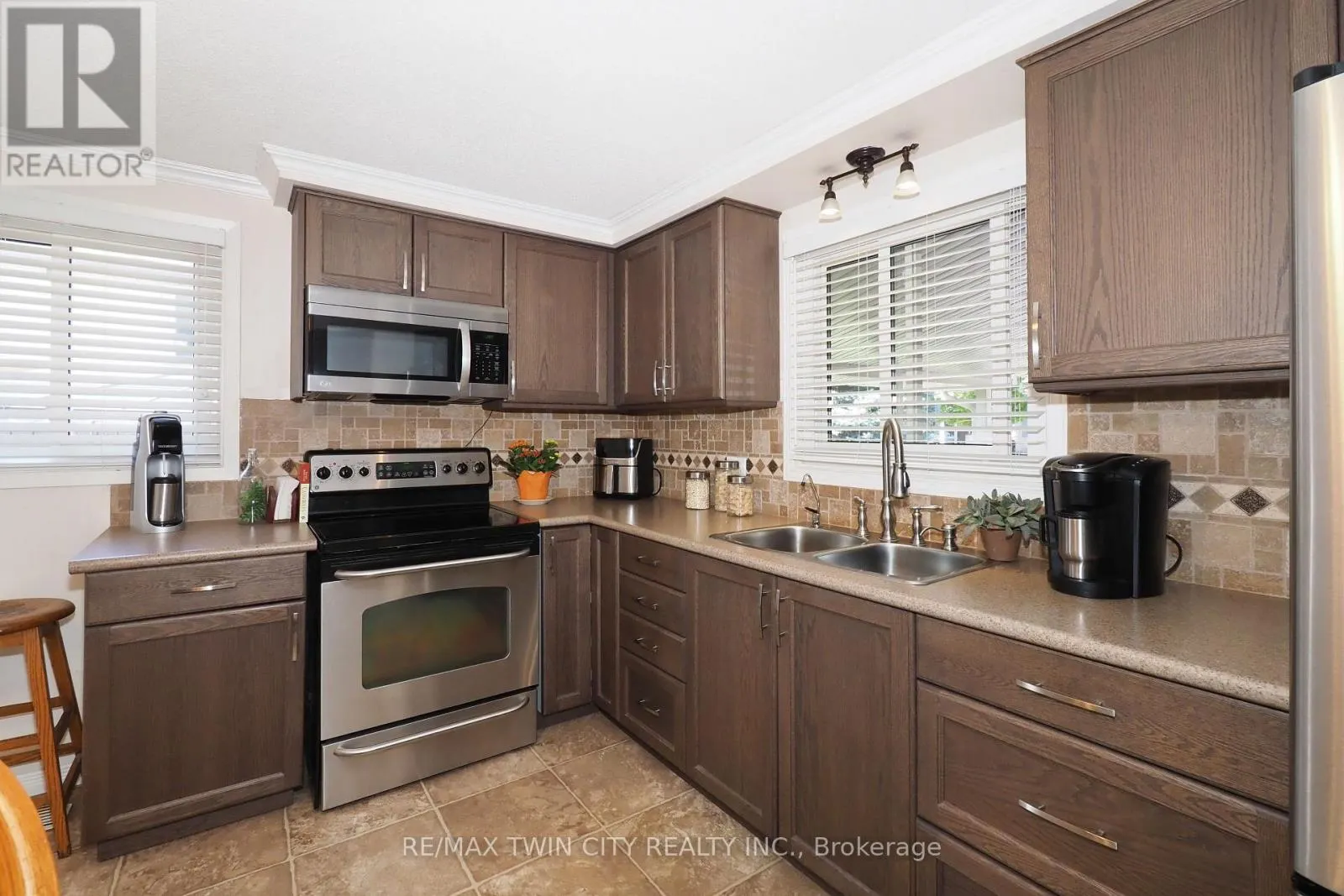 44 MILTON AVENUE W