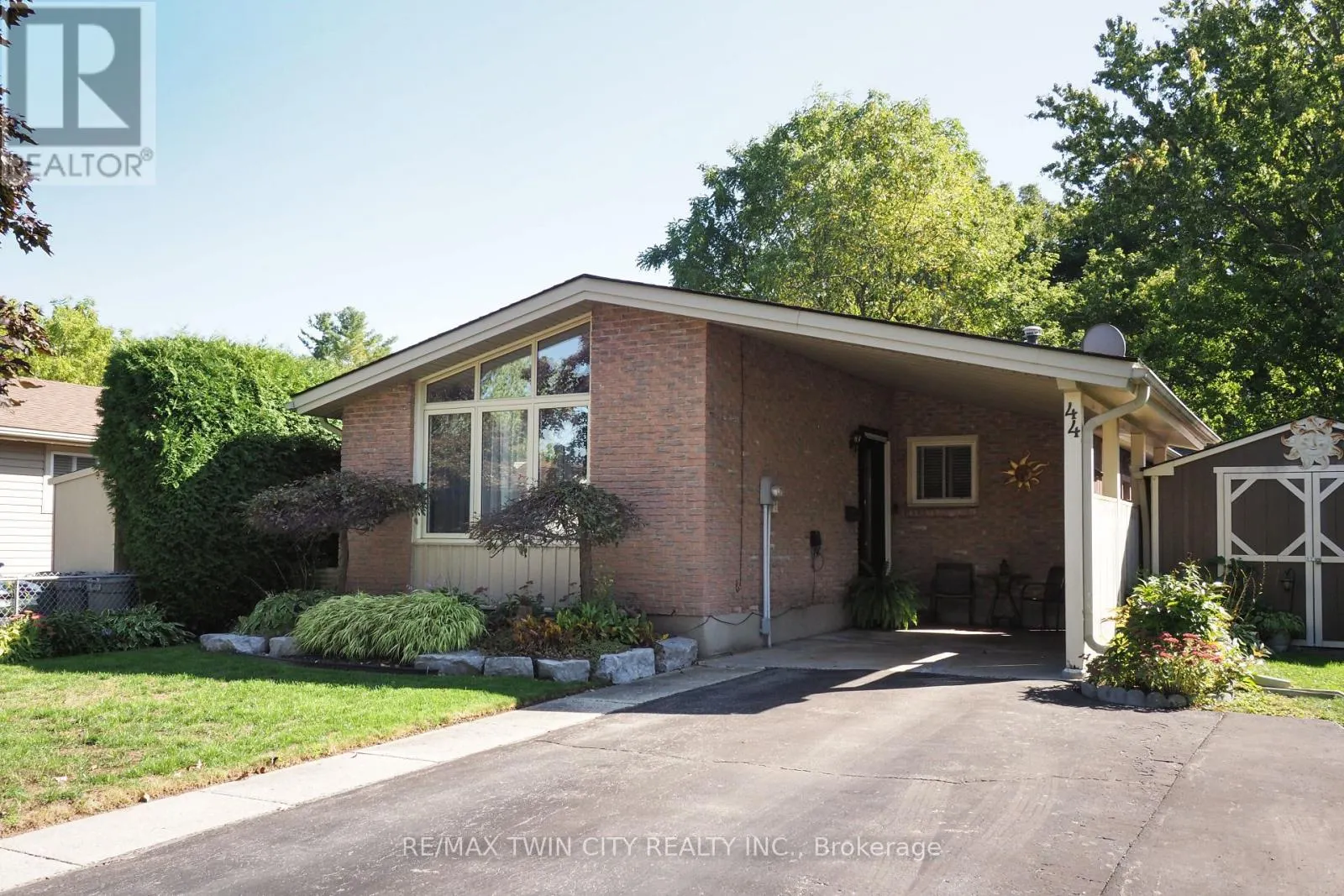 44 MILTON AVENUE W